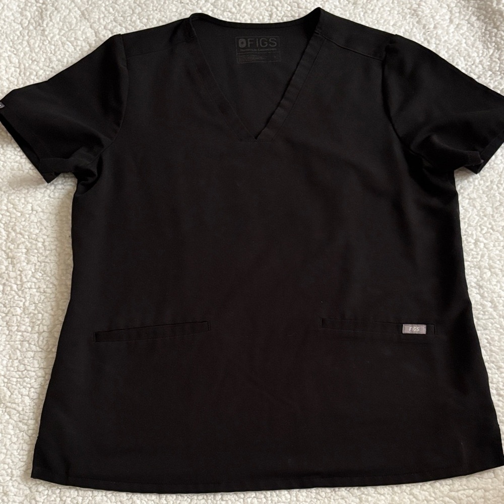 FIGS Women’s Casma V-Neck Scrub Top - Black